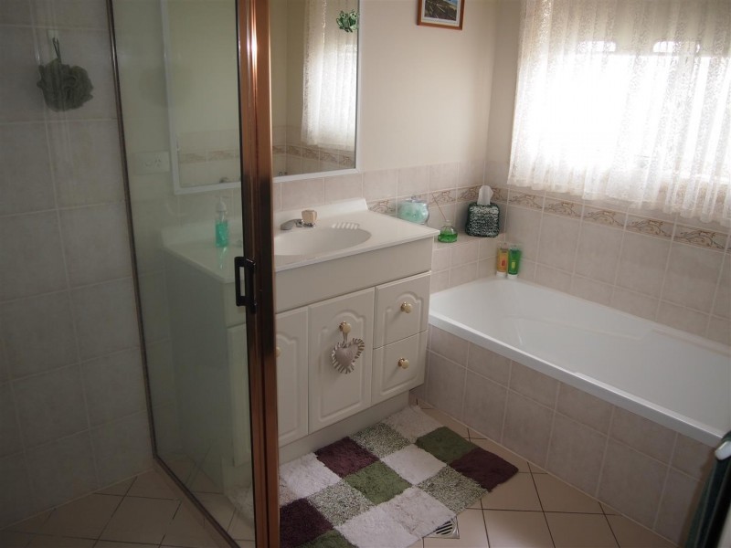 9 Cobden Place, Parkes NSW 2870