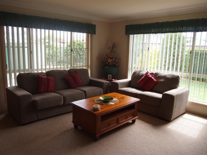 9 Cobden Place, Parkes NSW 2870