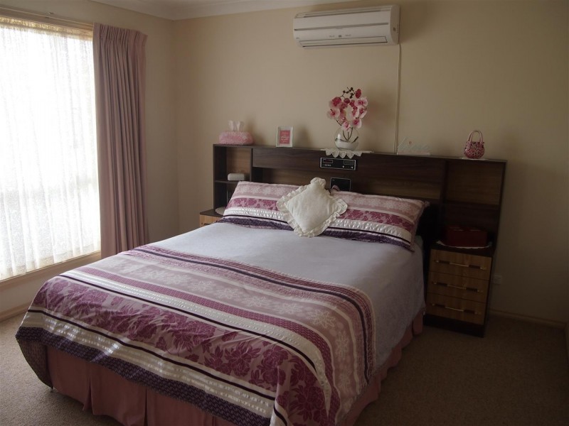 9 Cobden Place, Parkes NSW 2870
