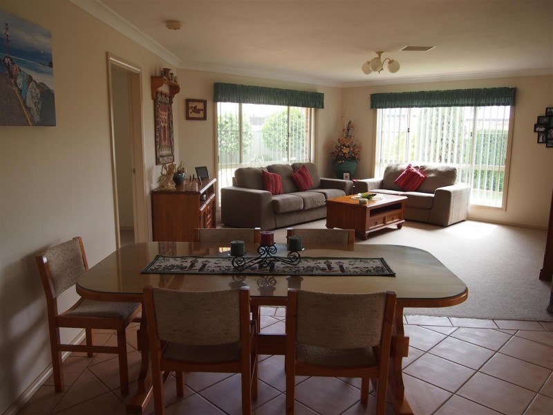 9 Cobden Place, Parkes NSW 2870