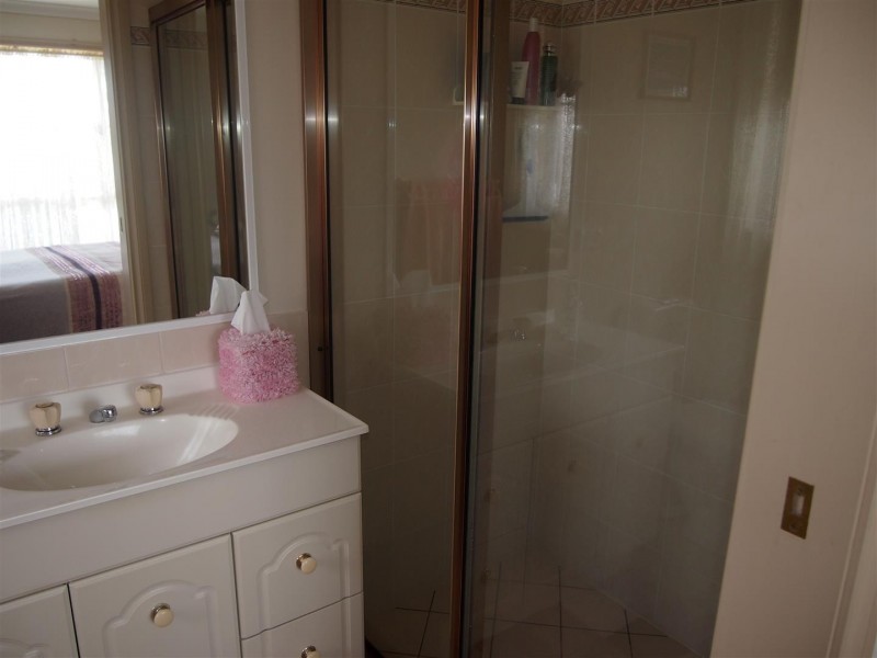 9 Cobden Place, Parkes NSW 2870
