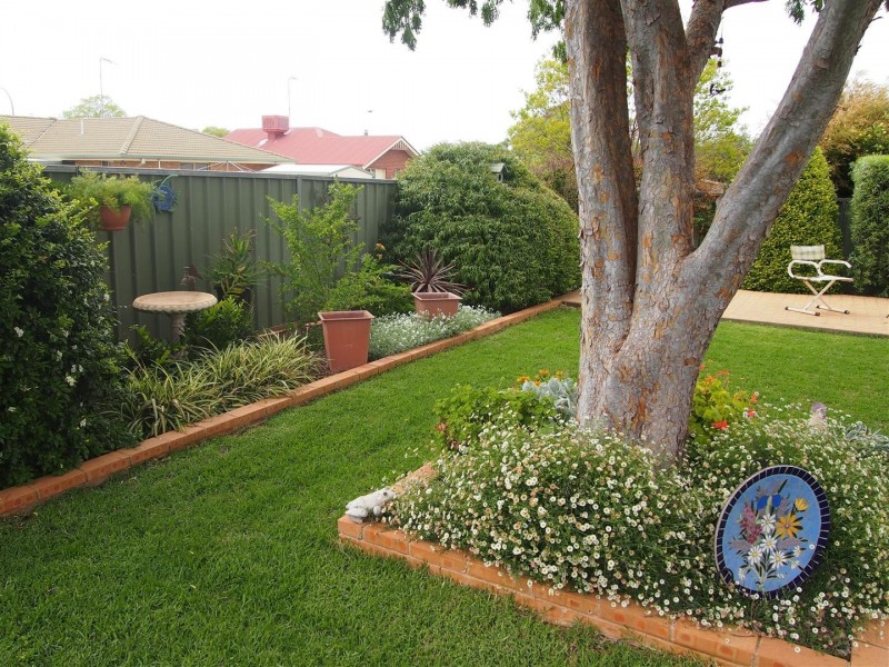 9 Cobden Place, Parkes NSW 2870