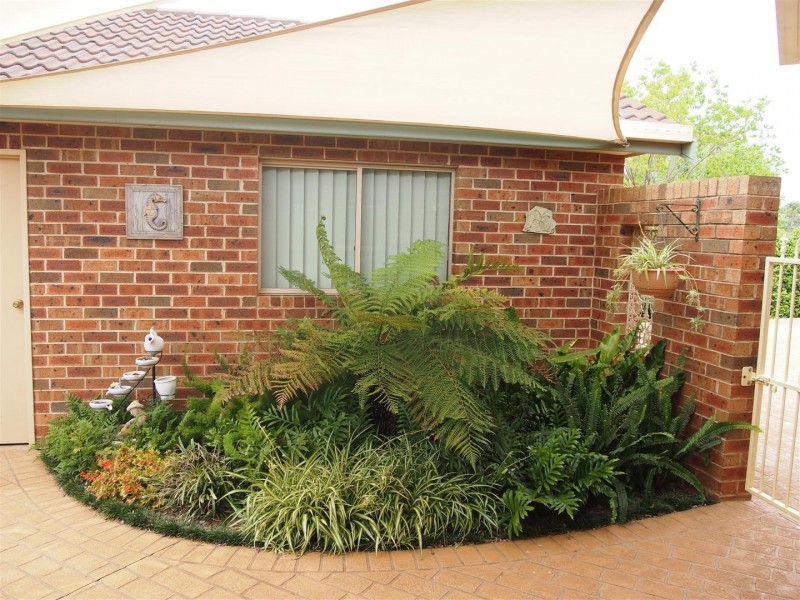9 Cobden Place, Parkes NSW 2870