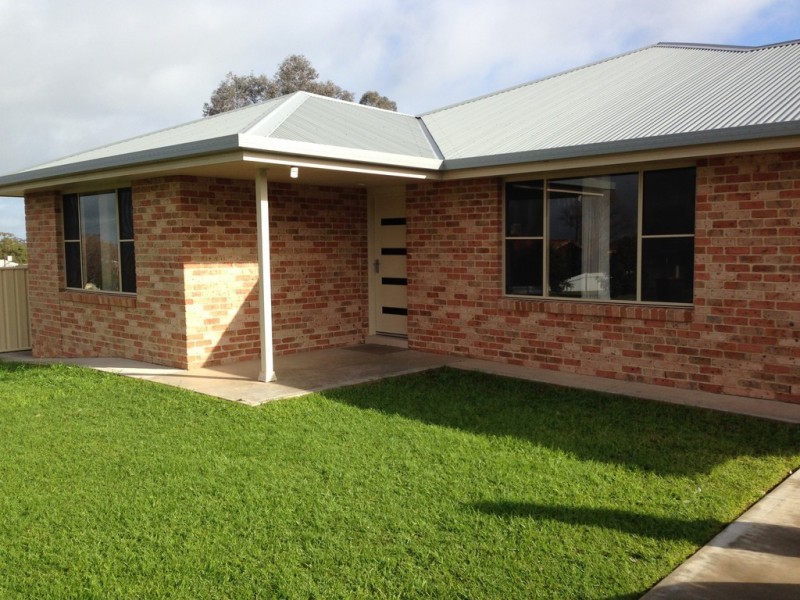 14 Basil Avenue, Parkes NSW 2870