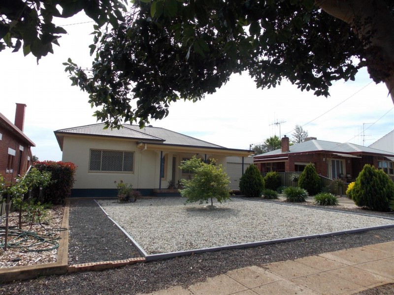 24 Armstrong Street, Parkes NSW 2870