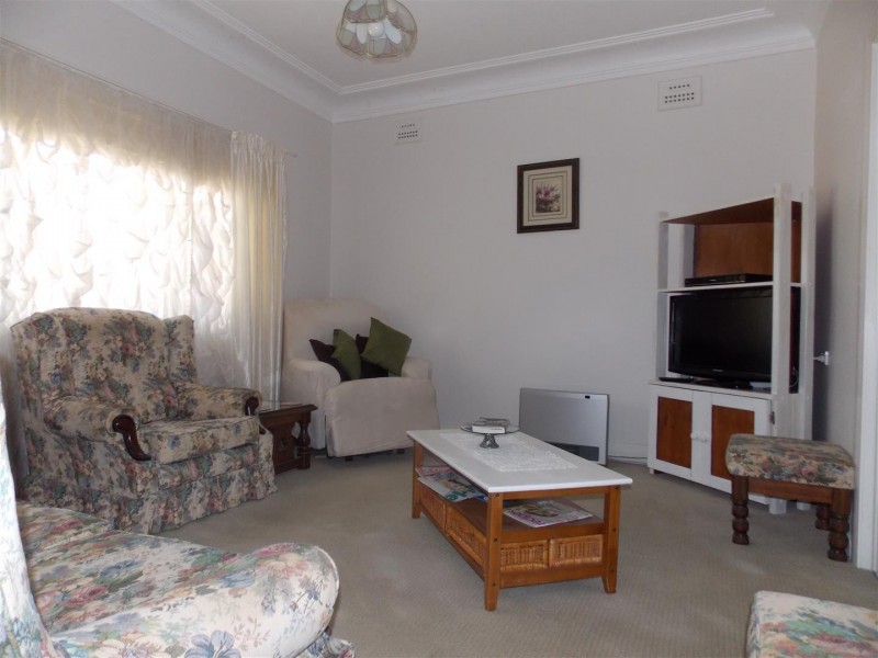 24 Armstrong Street, Parkes NSW 2870