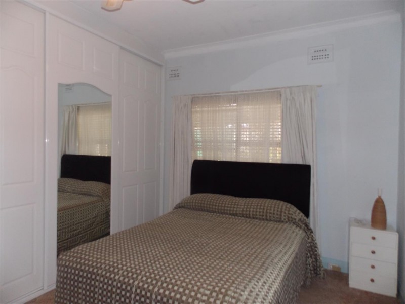24 Armstrong Street, Parkes NSW 2870