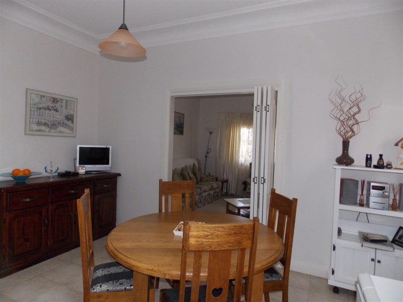 24 Armstrong Street, Parkes NSW 2870