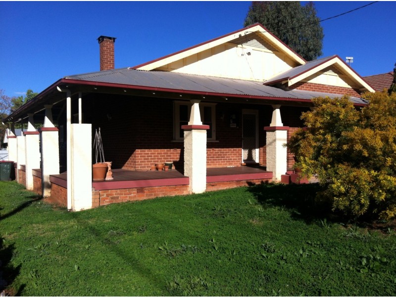 1 Keast Street, Parkes NSW 2870