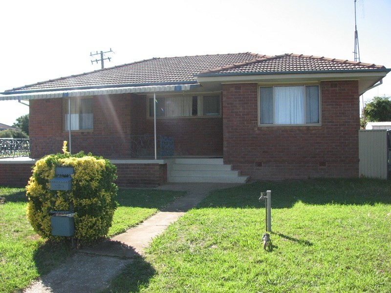 21 Holloway Street, Forbes NSW 2871
