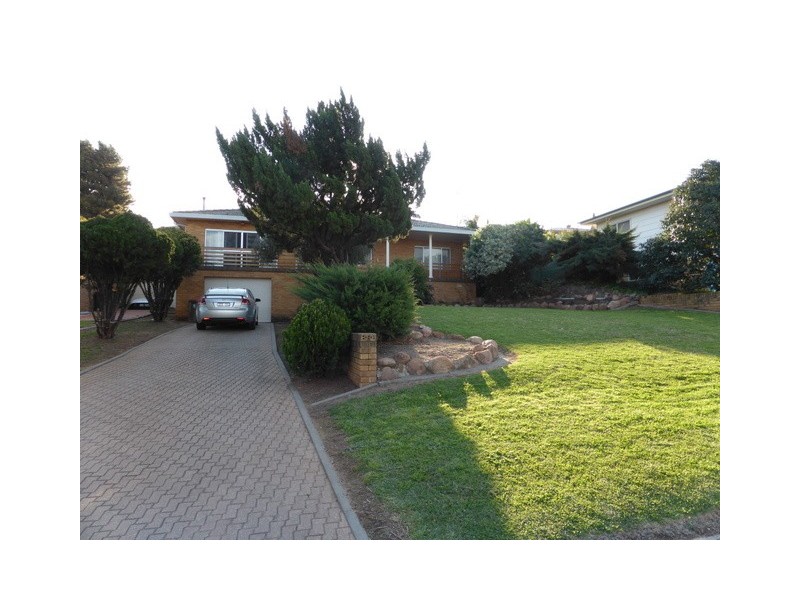 36 Mengarvie Road, Parkes NSW 2870