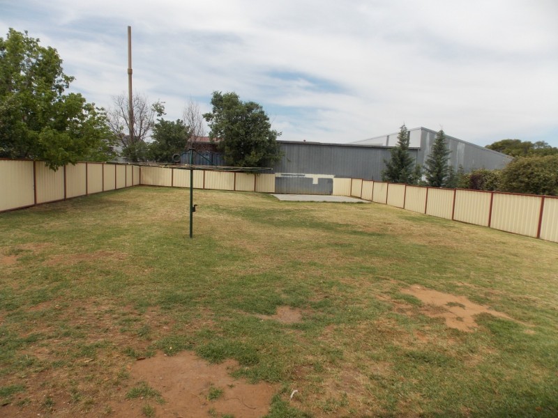 5 East Street, Parkes NSW 2870
