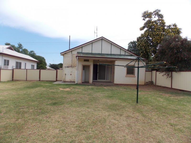 5 East Street, Parkes NSW 2870