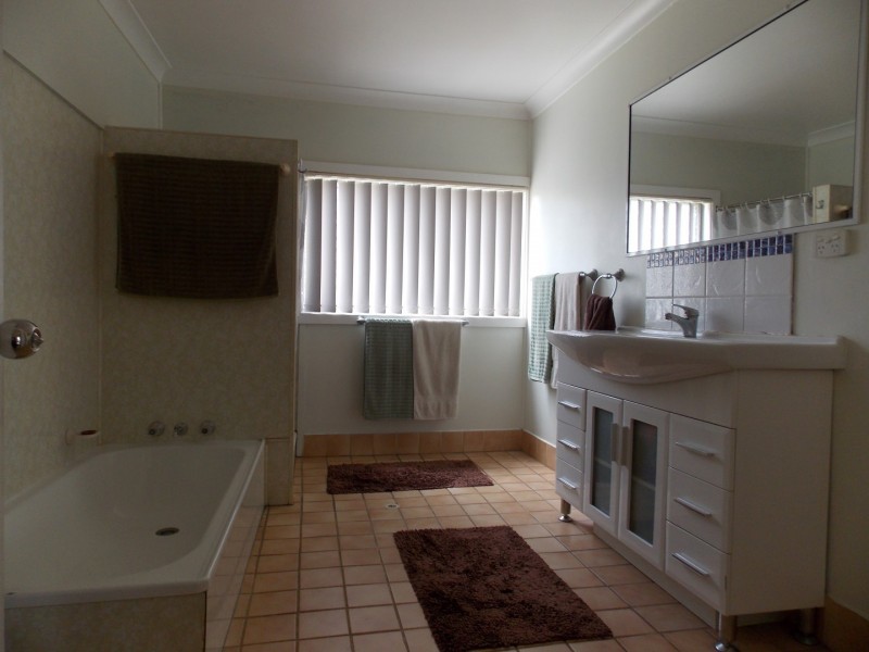 67 Hill Street, Parkes NSW 2870