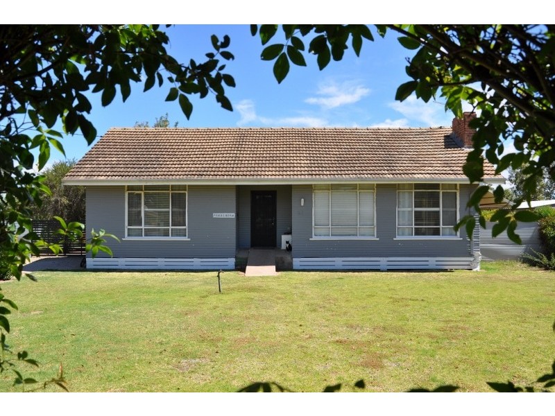 28 Pye Street, Eugowra NSW 2806