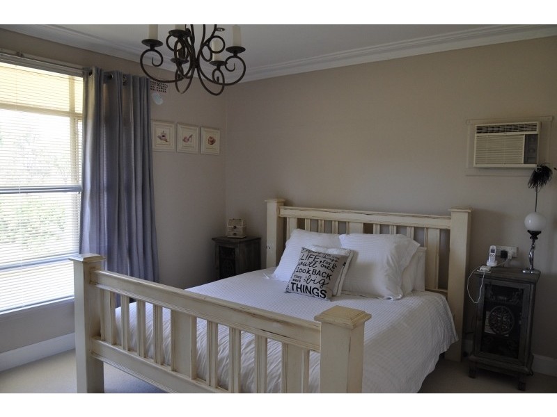 28 Pye Street, Eugowra NSW 2806