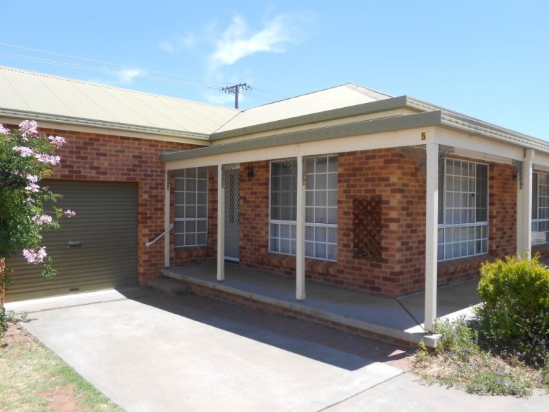 5/2 High Street, Parkes NSW 2870