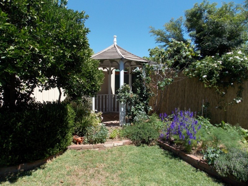 4 Metcalfe Street, Parkes NSW 2870