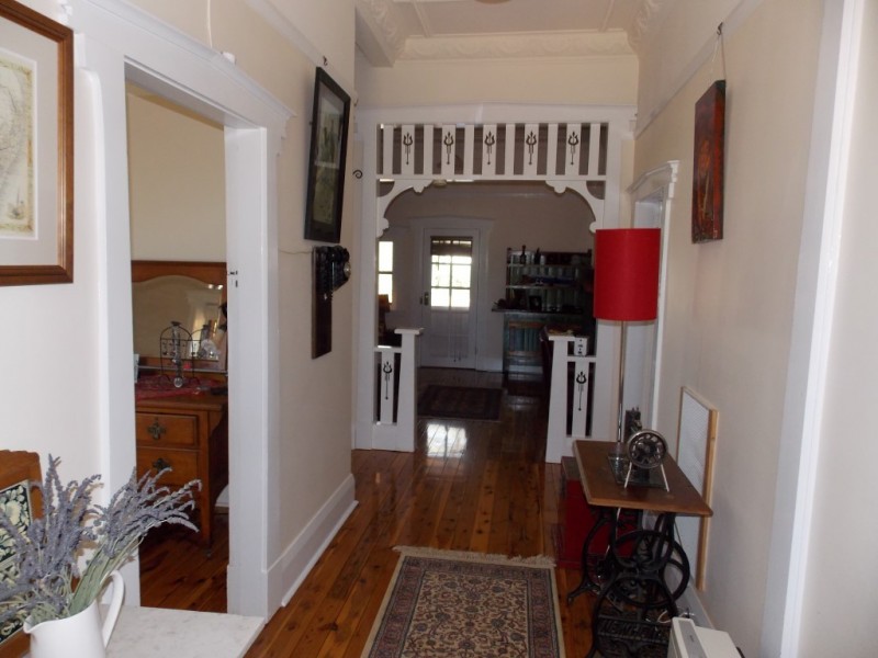 4 Metcalfe Street, Parkes NSW 2870