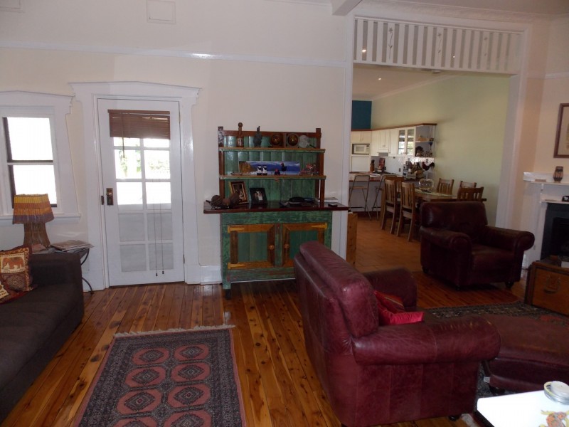 4 Metcalfe Street, Parkes NSW 2870