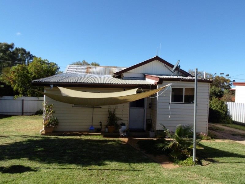 6 Thornbury Street, Parkes NSW 2870