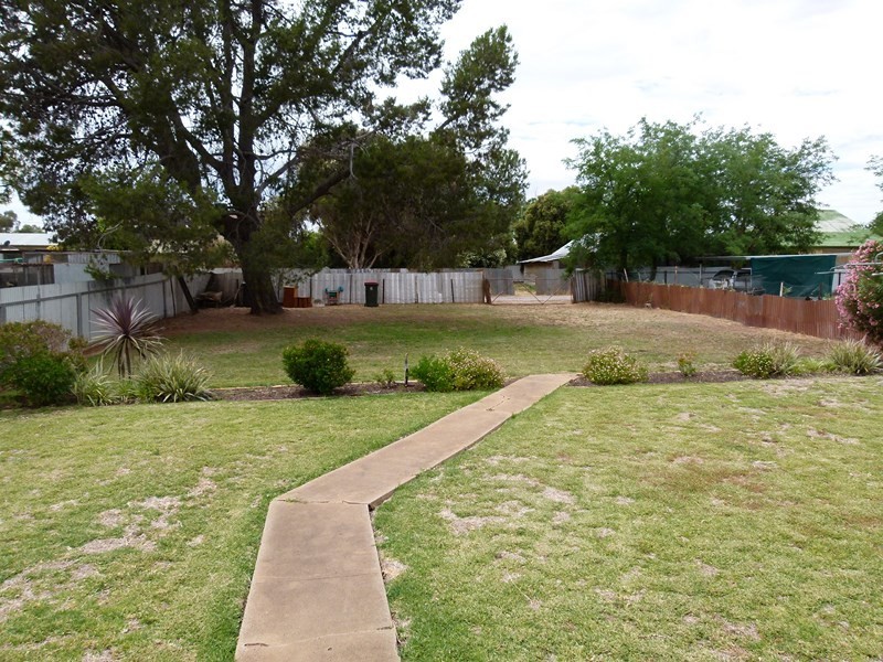 32 Flint Street, Forbes NSW 2871