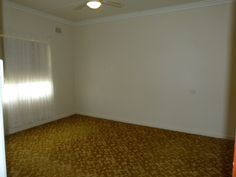 32 Flint Street, Forbes NSW 2871