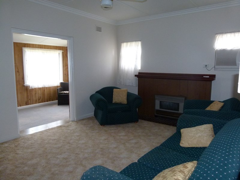 32 Flint Street, Forbes NSW 2871