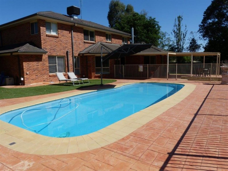 235 Nash Street, Parkes NSW 2870