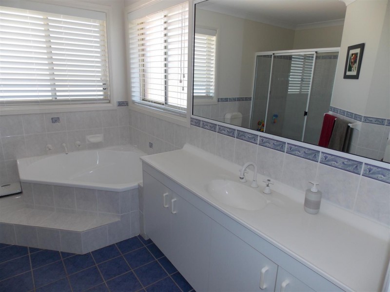235 Nash Street, Parkes NSW 2870