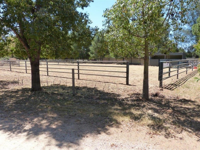 235 Nash Street, Parkes NSW 2870