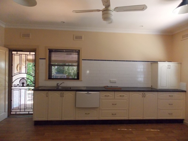 27 Mitchell Street, Parkes NSW 2870
