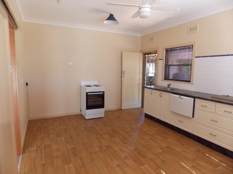 27 Mitchell Street, Parkes NSW 2870
