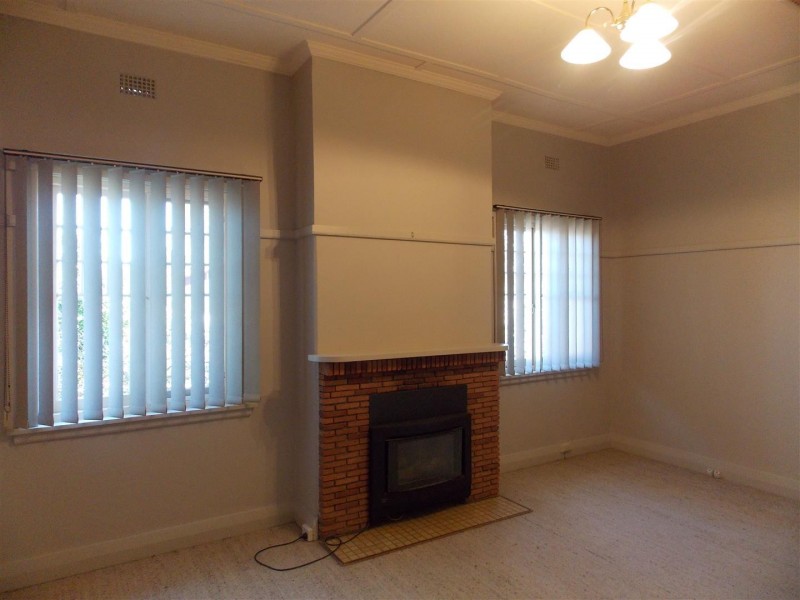 45 East Street, Parkes NSW 2870