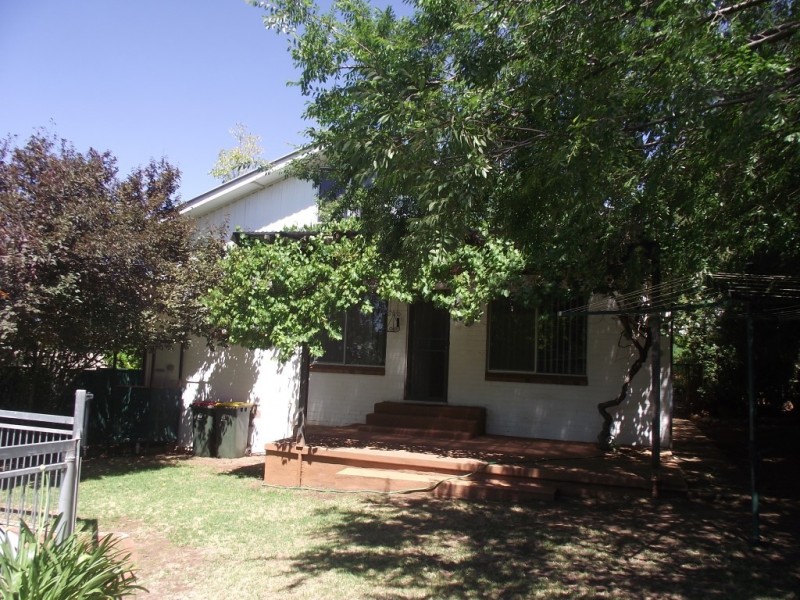45 East Street, Parkes NSW 2870