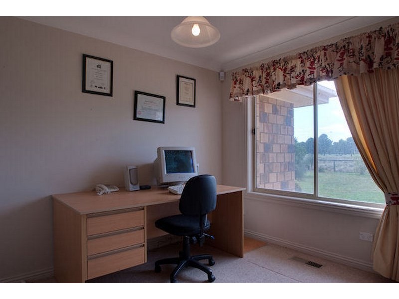 17 College Road, Forbes NSW 2871