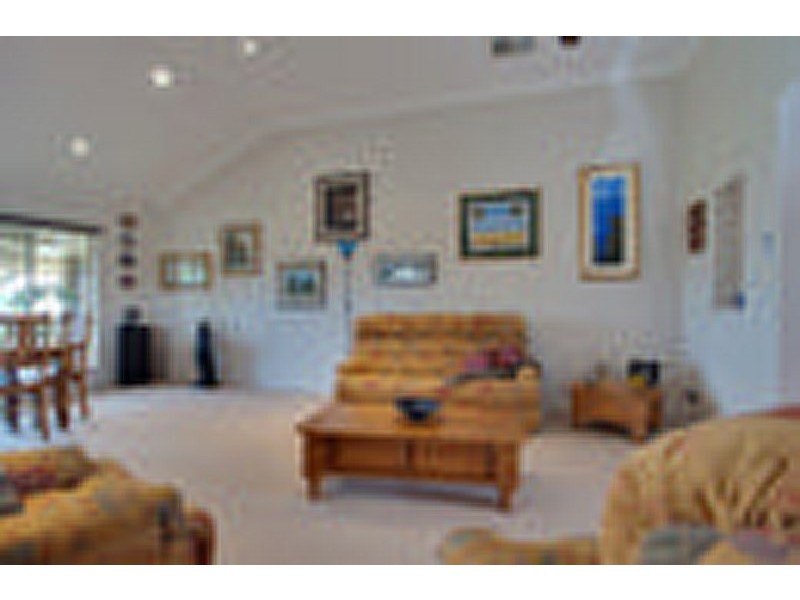 17 College Road, Forbes NSW 2871