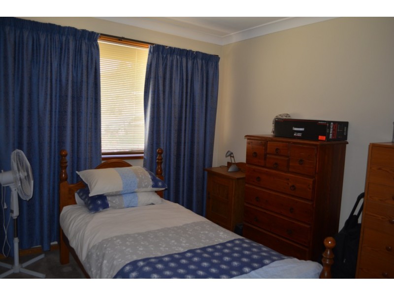 15 Mendos Place, Parkes NSW 2870