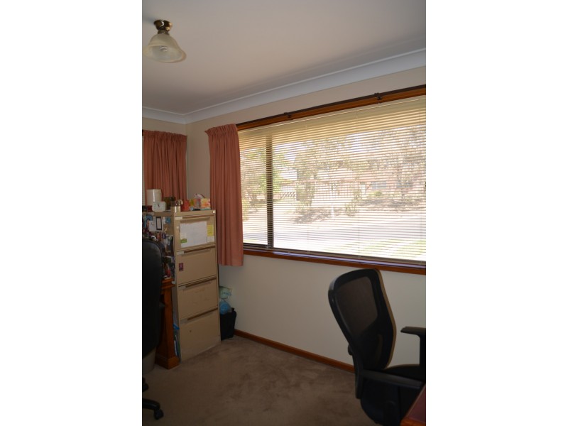 15 Mendos Place, Parkes NSW 2870