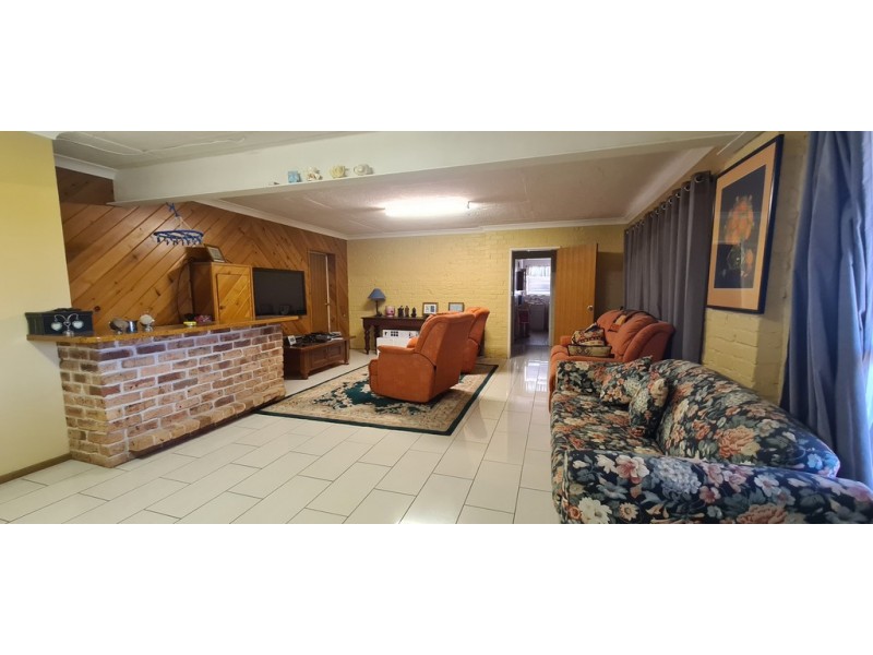 15 Mendos Place, Parkes NSW 2870