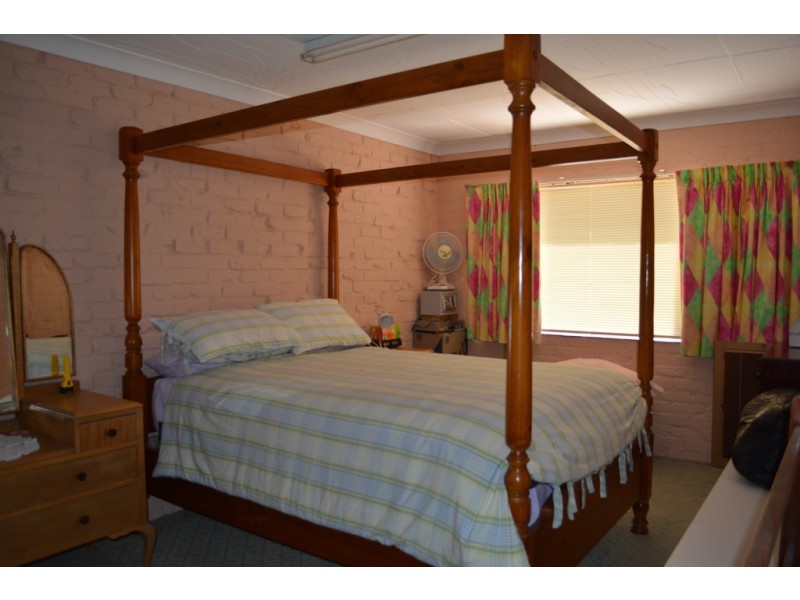 15 Mendos Place, Parkes NSW 2870