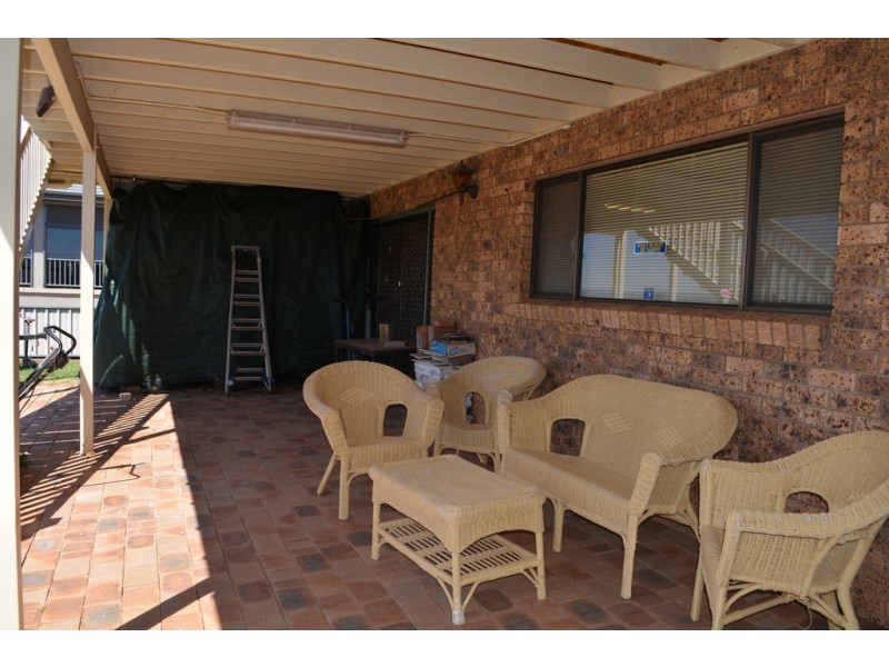 15 Mendos Place, Parkes NSW 2870