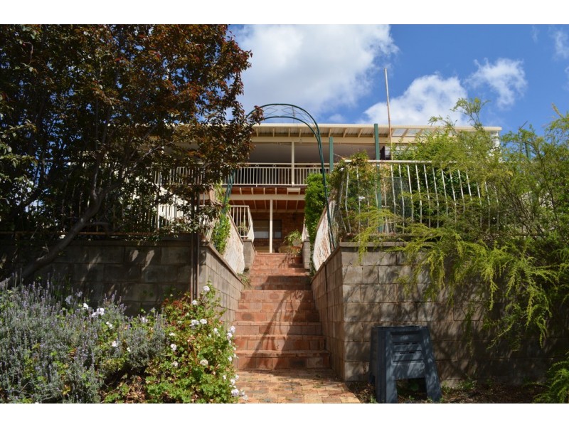 15 Mendos Place, Parkes NSW 2870