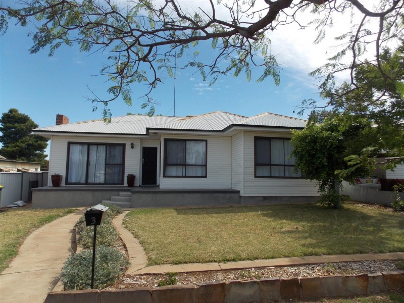 3 Hooley Street, Parkes NSW 2870