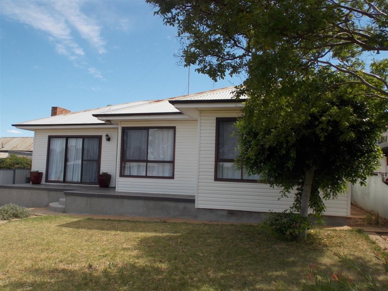 3 Hooley Street, Parkes NSW 2870