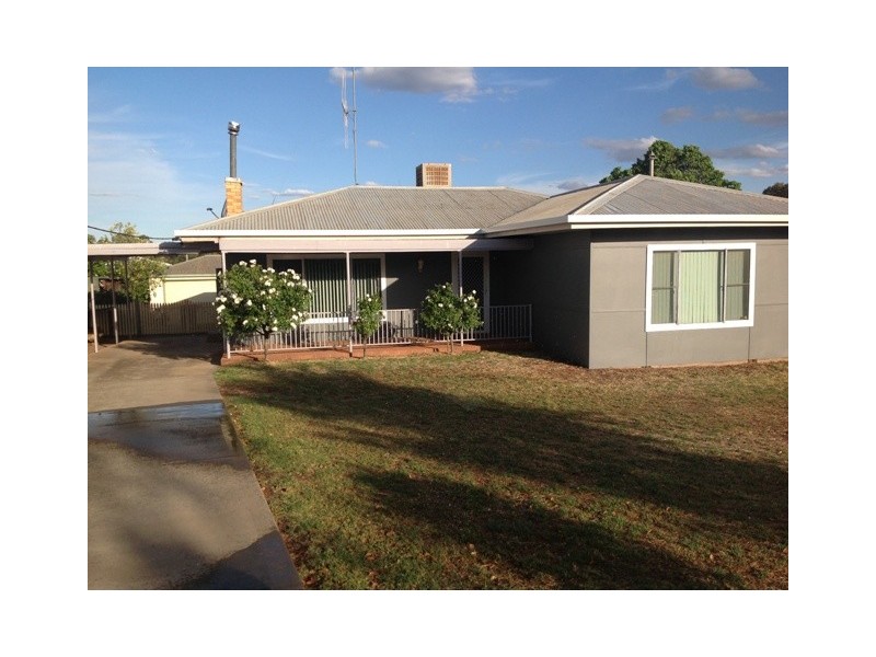 5 Hume Street, Parkes NSW 2870