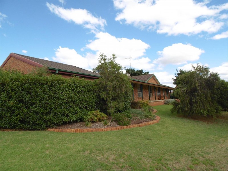 1 Glenburnie Close, Parkes NSW 2870