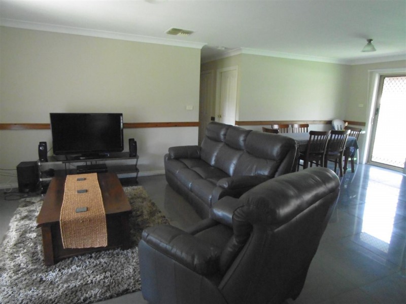 1 Glenburnie Close, Parkes NSW 2870