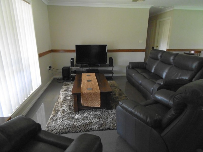 1 Glenburnie Close, Parkes NSW 2870