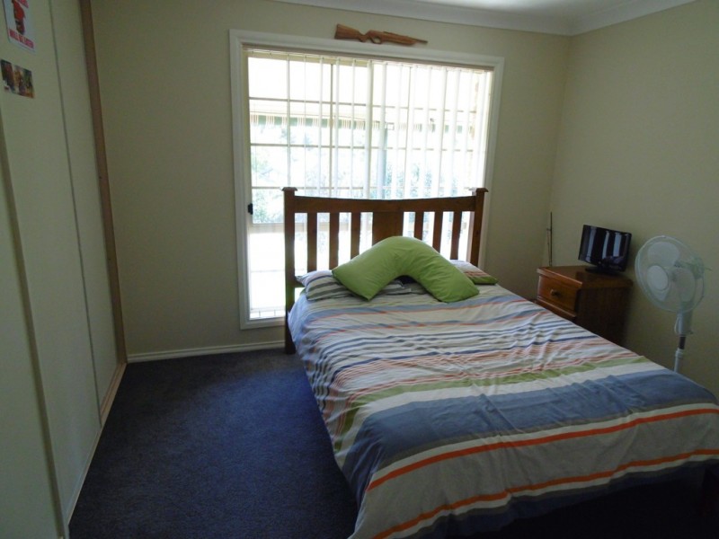 1 Glenburnie Close, Parkes NSW 2870